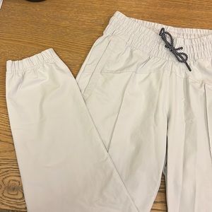 Reebok Stretch Woven Pants in Sterling Grey (size small)